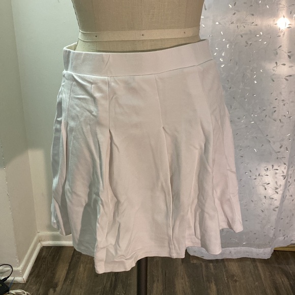 White tennis skirt - Picture 3 of 5